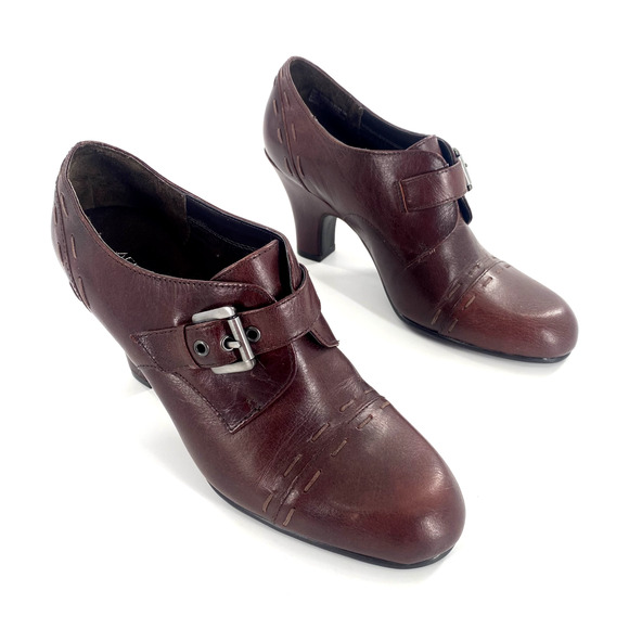 Aerosoles Soto Album Pumps Womens Sz 9 Brown Leather Buckle Whipstitch Cap Toe - Picture 2 of 11